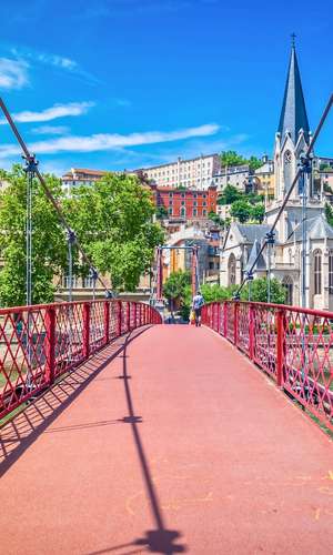 Achetez votre tour en bus Hop-On Hop-Off à Lyon – Billets officiels et visite personnalisable en 2025 Réservez votre tour panoramique en bus hop-on hop-off à Lyon, France – Billets officiels, itinéraires flexibles et annulation gratuite en 2025