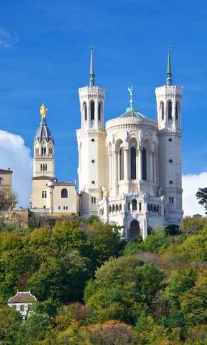 Coboară la atracțiile, muzeele și reperele din Lyon cu un tur cu autobuzul hop-on hop-off – Opriri convenabile și vizitare în 2026